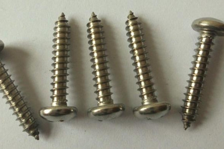 影響三角螺釘熱處理工藝質量的因素