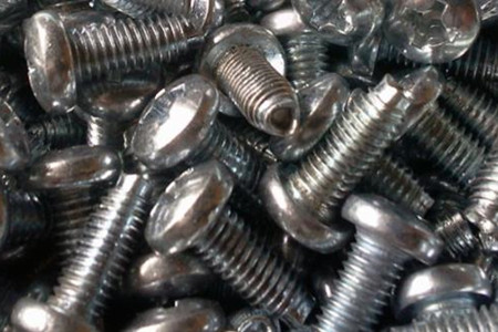 三角螺釘斷裂原因？材料質(zhì)量差是常見原因！
